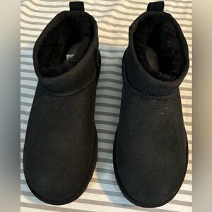 Women’s classic black size 6 ultra mini UGGs new without tags.